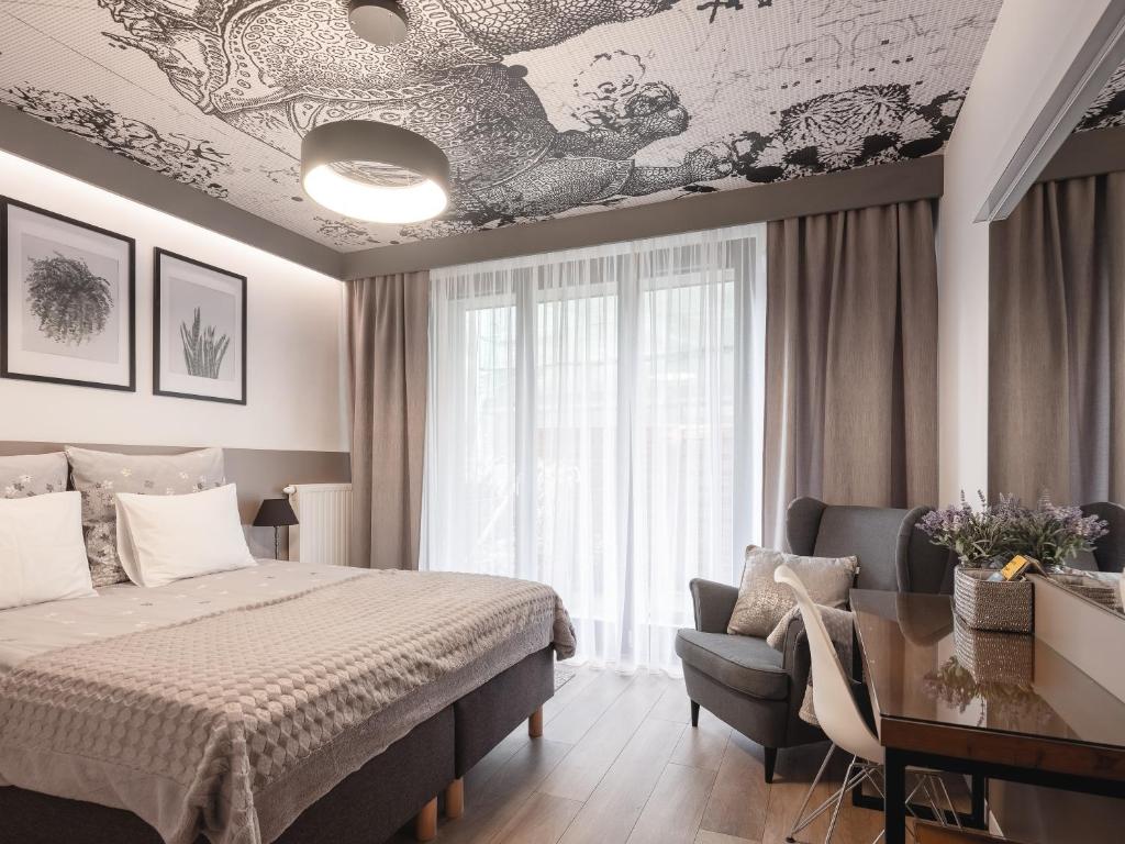 Jacuzzi Apartments - 11