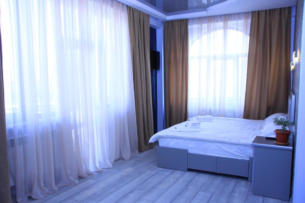 Flamenco Hotel - Luxe Tweepersoonskamer Met Balkon