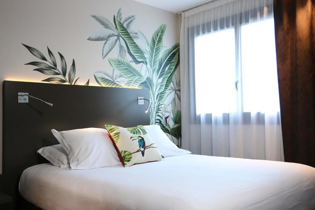 Postel nebo postele na pokoji v ubytování Best Western Plus Hôtel & Spa de Chassieu