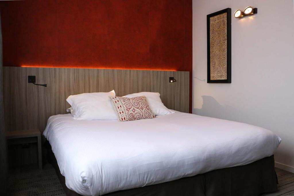 Postel nebo postele na pokoji v ubytování Best Western Plus Hôtel & Spa de Chassieu
