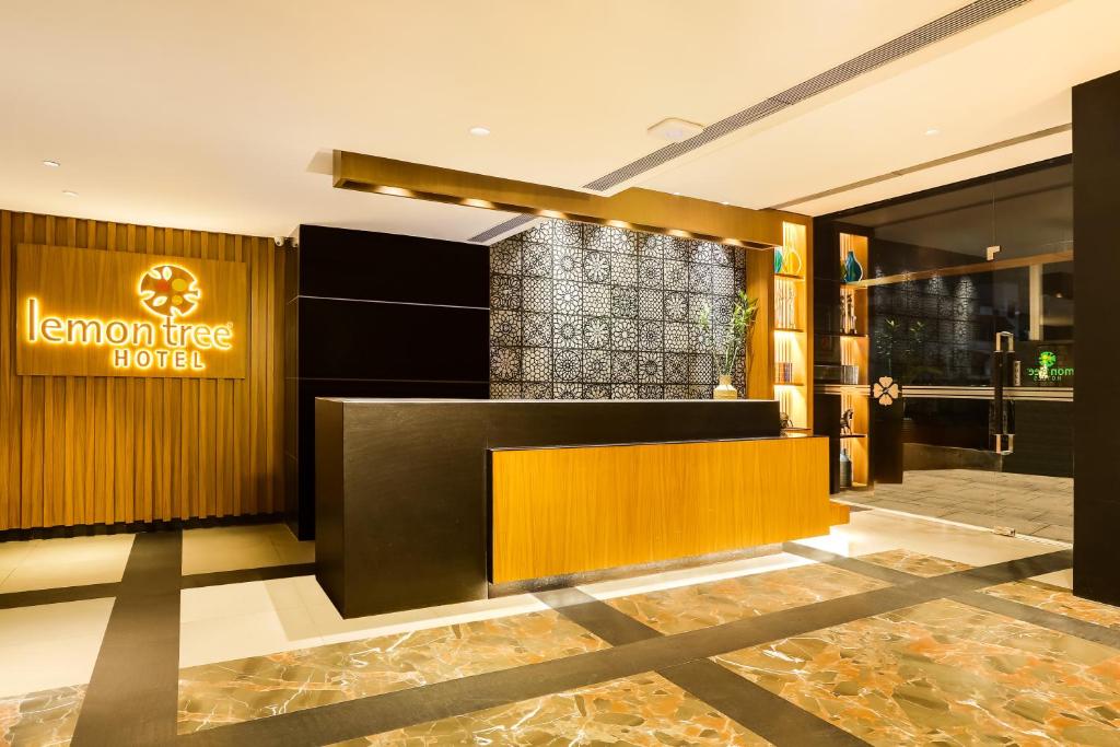 Lounge nebo bar v ubytování Lemon Tree Hotel Viman Nagar Pune