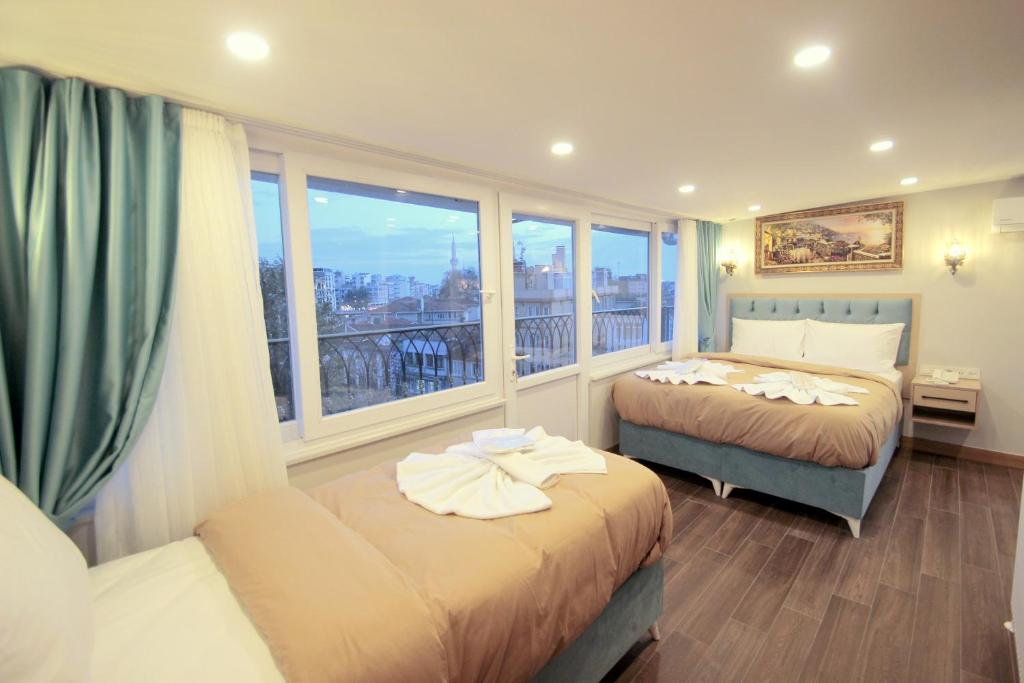 Hira Hotel - Deluxe Triple Room