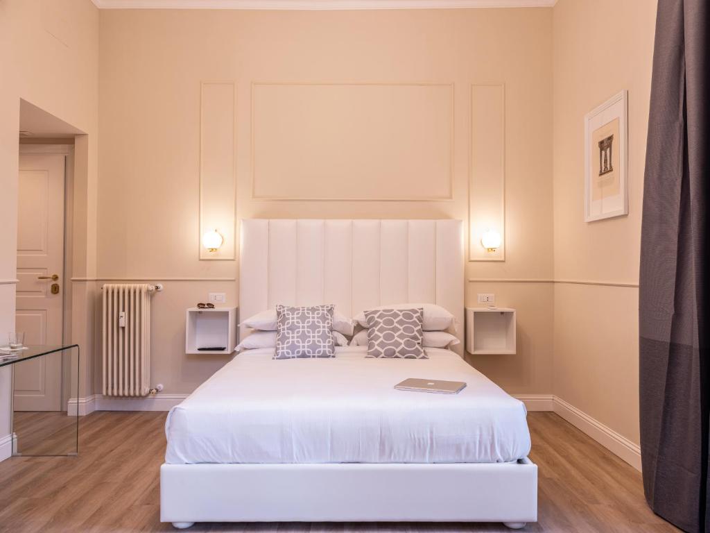Łóżko lub łóżka w pokoju w obiekcie Vatican Palace Suites by Premium Suites Collection