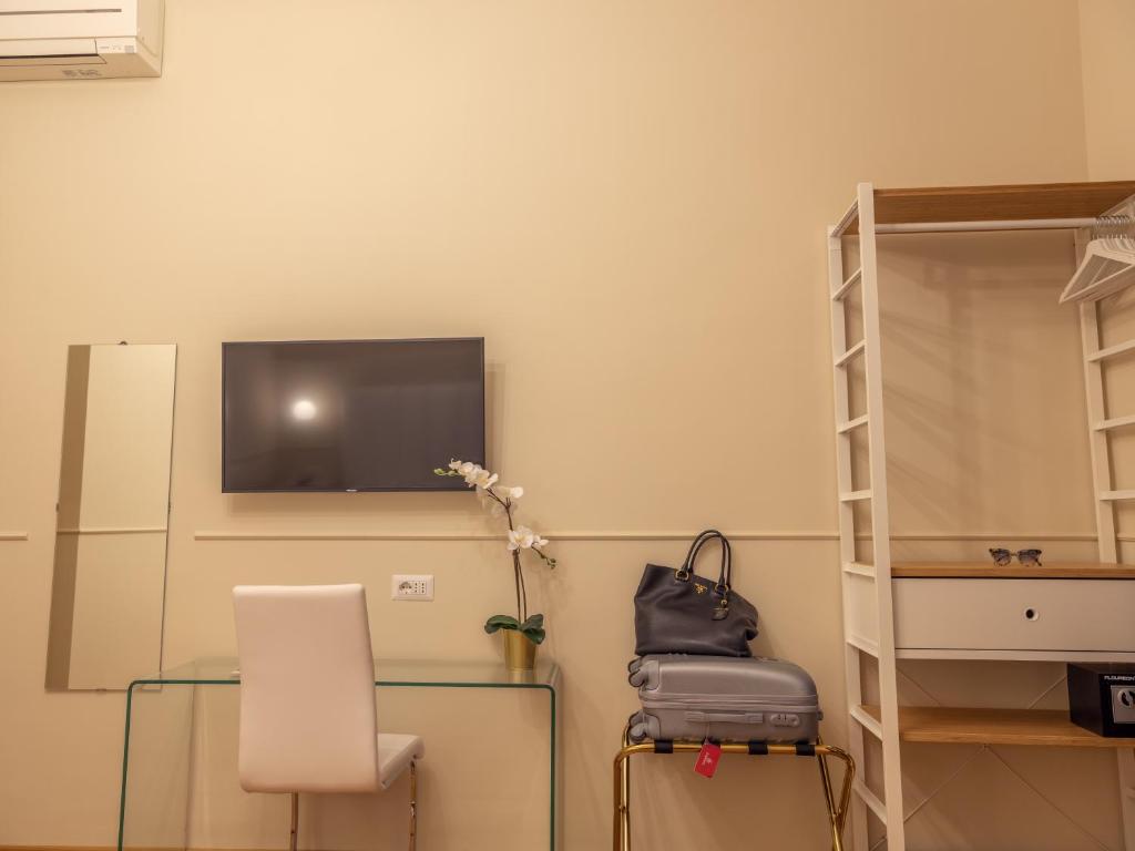 Telewizja i/lub zestaw kina domowego w obiekcie Vatican Palace Suites by Premium Suites Collection