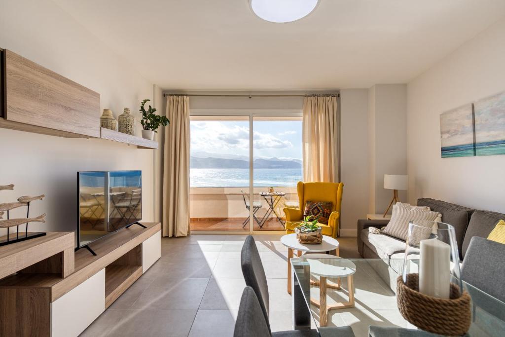 Living Las Canteras Homes - BRIGHT BEACHFRONT