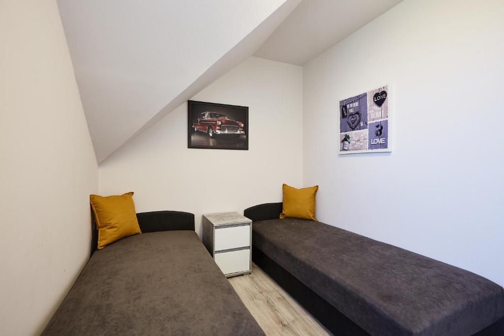 Posteľ alebo postele v izbe v ubytovaní Óvár Apartman