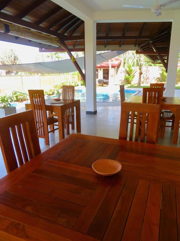Restaurace v ubytování Thoduwawa Beach Villa