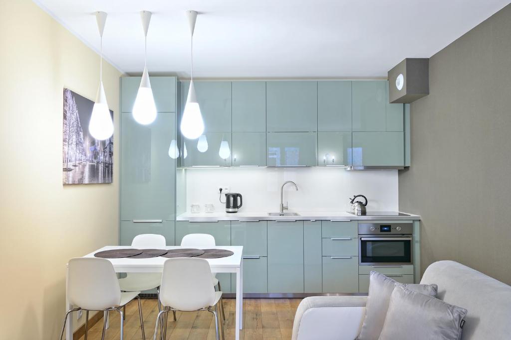 Dapur atau dapur kecil di Krupnicza Premium Apartments