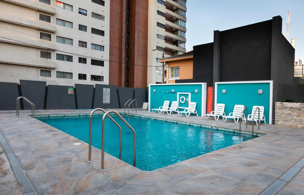 Bazén v ubytování Hotel Diego de Almagro Viña del Mar nebo v jeho okolí