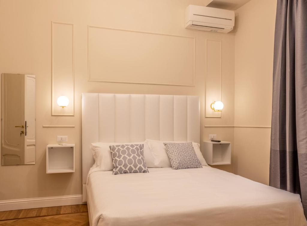 Łóżko lub łóżka w pokoju w obiekcie Vatican Palace Suites by Premium Suites Collection