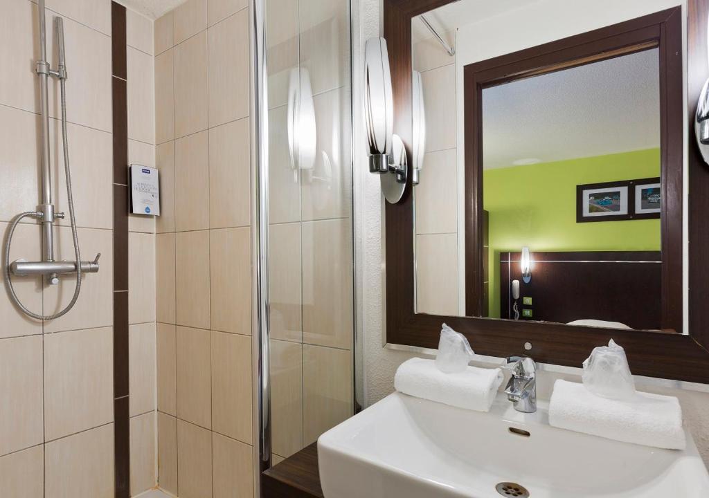 Koupelna v ubytování Enzo Hotels Reims Tinqueux by Kyriad Direct