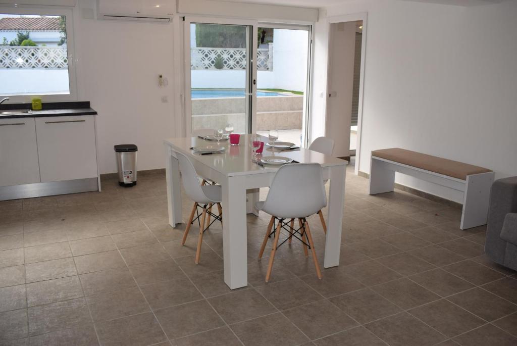 Fotografie z fotogalerie ubytování casa con piscina ref 381 v destinaci Empuriabrava