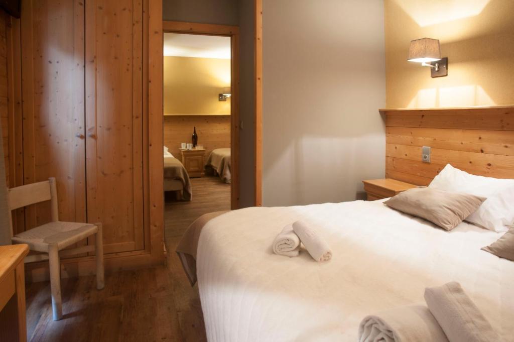 Postel nebo postele na pokoji v ubytování Hotel Le Monal