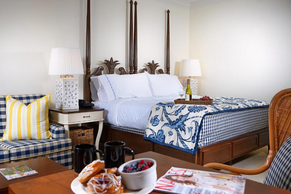 Cama ou camas em um quarto em Inn at Pelican Bay