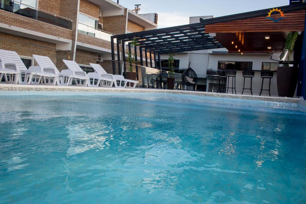 Bazén v ubytování Hotel Puesta del Sol by Nobile nebo v jeho okolí