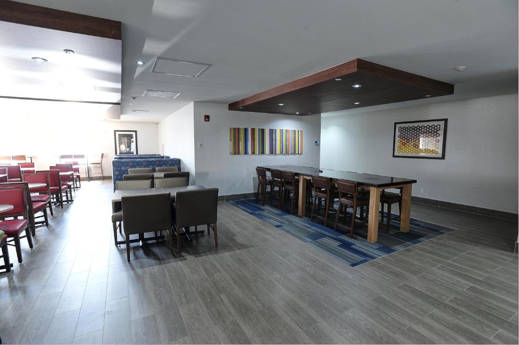 Holiday Inn Express & Suites Toronto Airport West by IHG - Resim 22