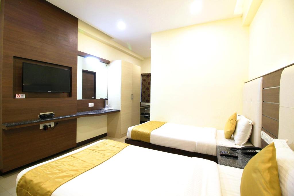 Postel nebo postele na pokoji v ubytování Saibala Grand Airport Hotel