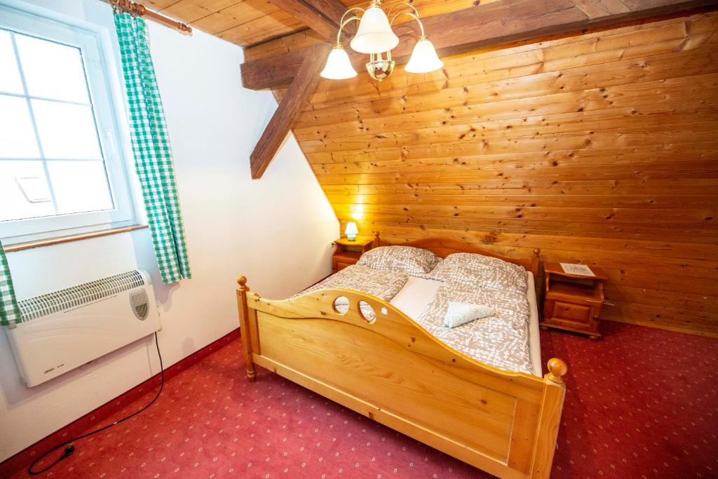 Postel nebo postele na pokoji v ubytování Hotel Svaty Hubert