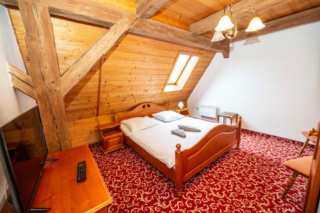 Postel nebo postele na pokoji v ubytování Hotel Svaty Hubert