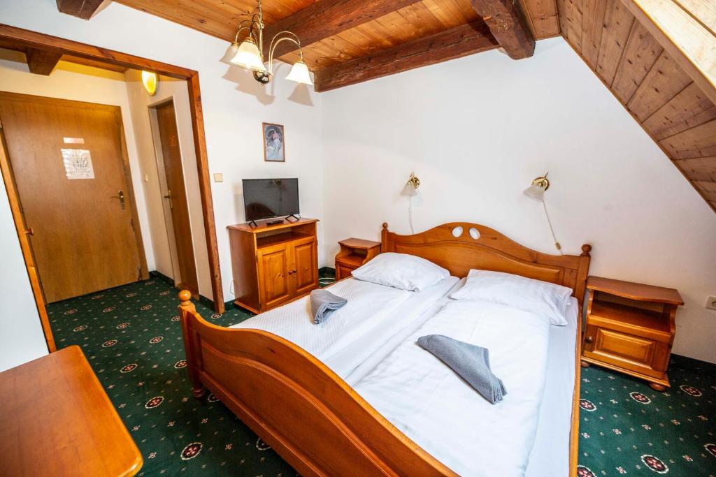 Postel nebo postele na pokoji v ubytování Hotel Svaty Hubert