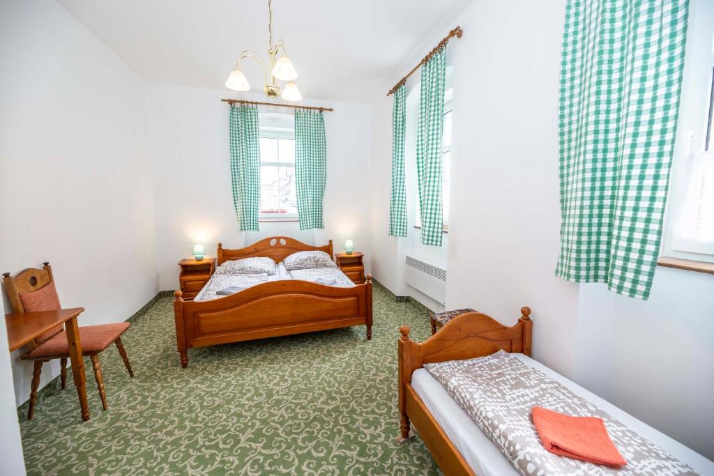 Postel nebo postele na pokoji v ubytování Hotel Svaty Hubert
