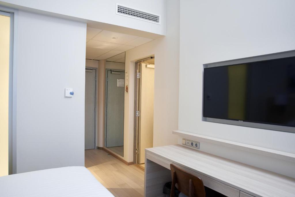 Televiisor ja/või meelelahutuskeskus majutusasutuses Tallink Spa & Conference Hotel