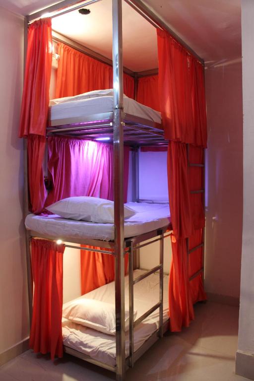 Postel nebo postele na pokoji v ubytování Sunset Backpackers Hostel