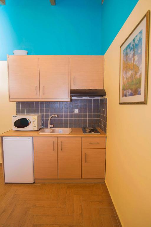a small kitchen with a sink and a counter at Hotel Grand Nefeli in Vasiliki