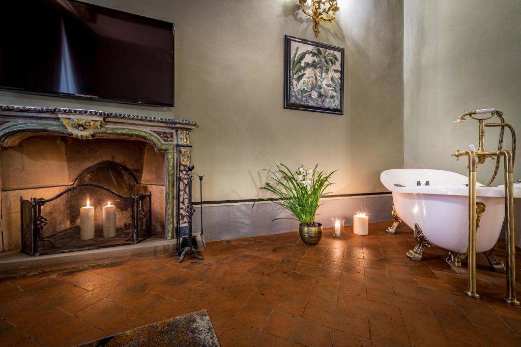 Palazzo Bianca Cappello Residenza d'Epoca - Resim 39