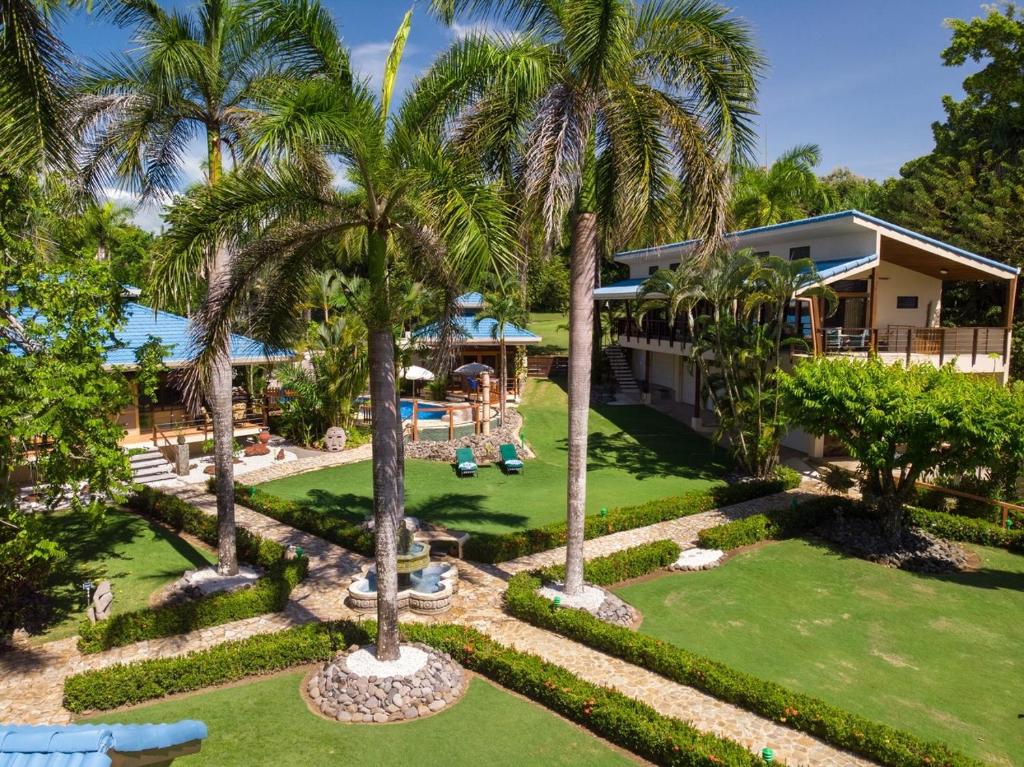 Ocean Beach house,PRIVATE Tango Mar Resort estate 3 dwellings 15 people