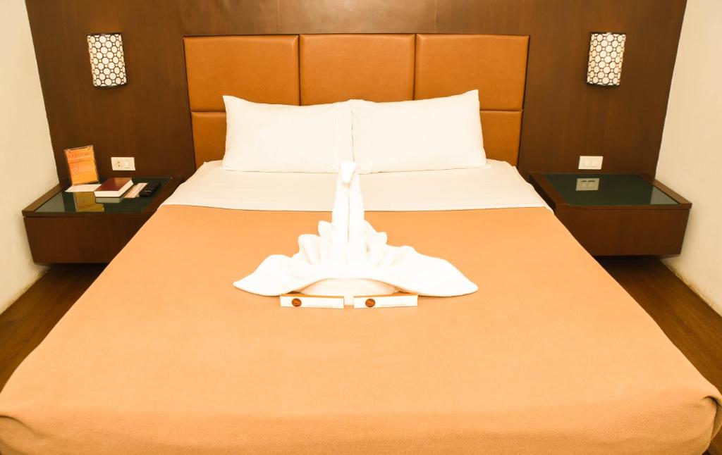 Postel nebo postele na pokoji v ubytování Tacloban Plaza Hotel