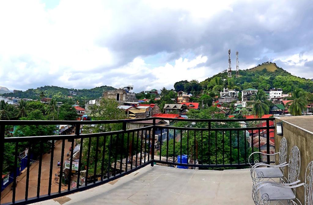 Vista general de una montaña o vista desde la posada u hostería 
