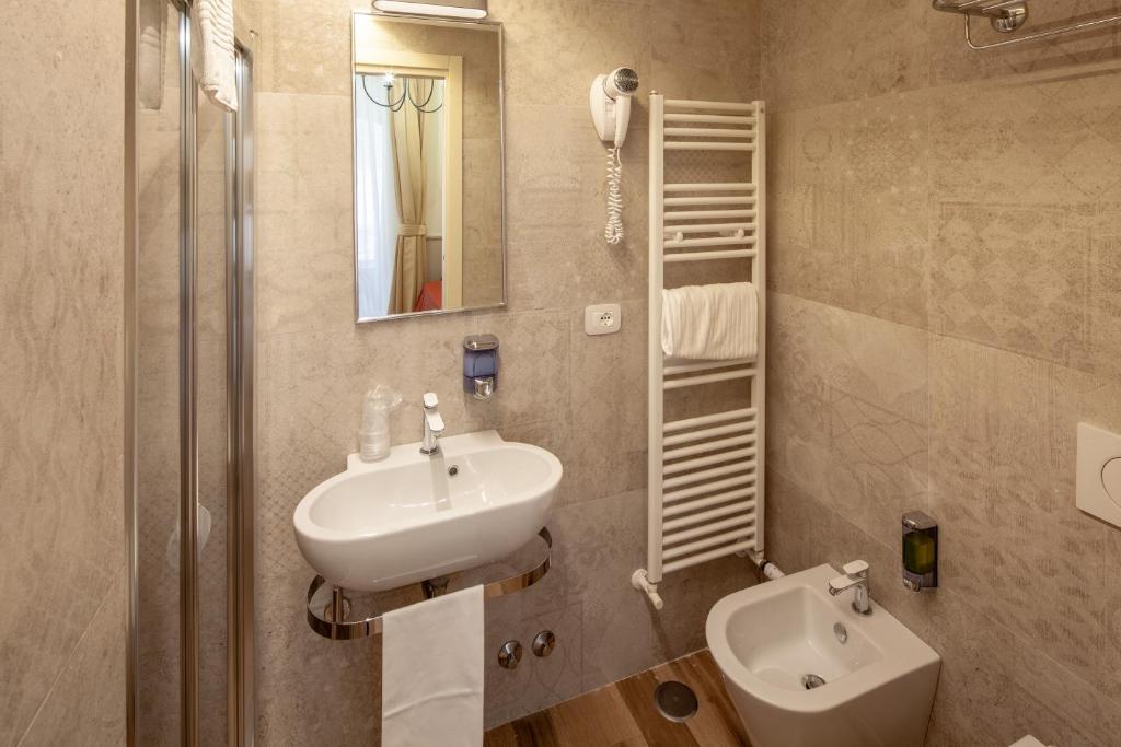 Koupelna v ubytování Hotel Flavia