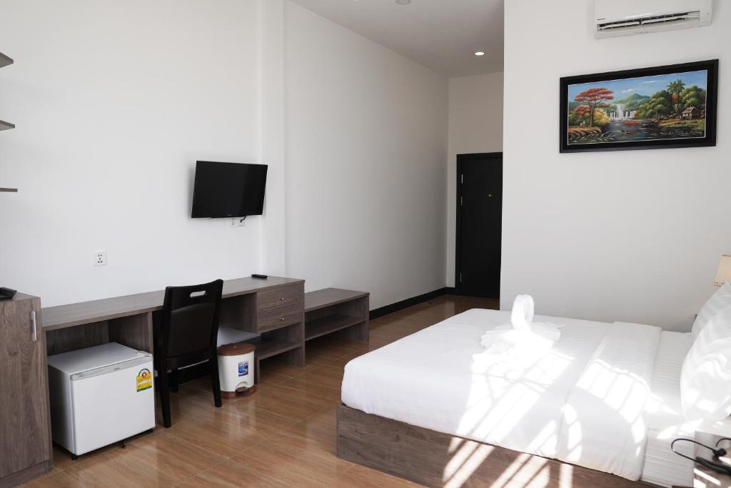 TV a/nebo společenská místnost v ubytování Apple Hotel Three - near PNH airport