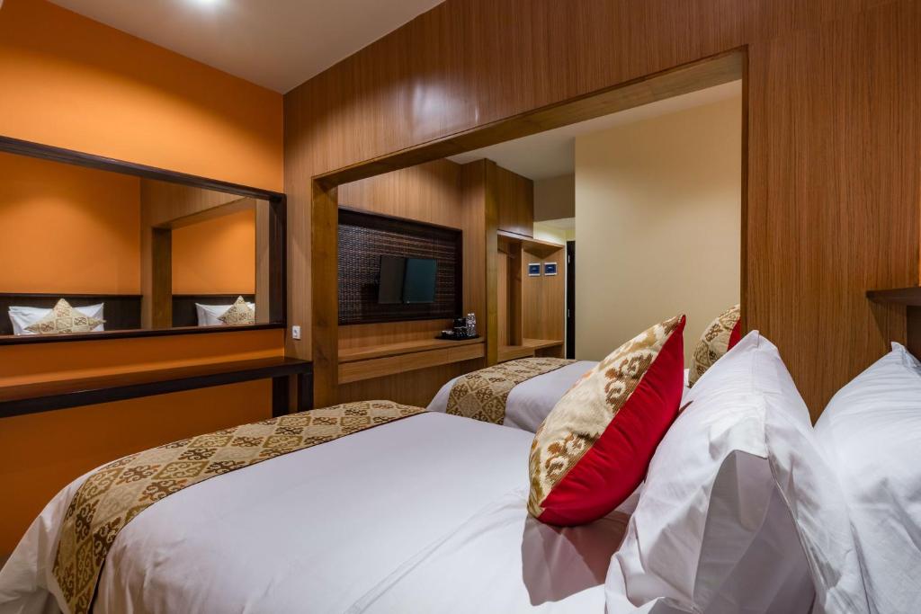 Postel nebo postele na pokoji v ubytování AB Hotel Kuta by AGATA