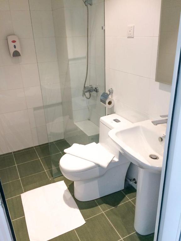 Koupelna v ubytování Citi Hotel
