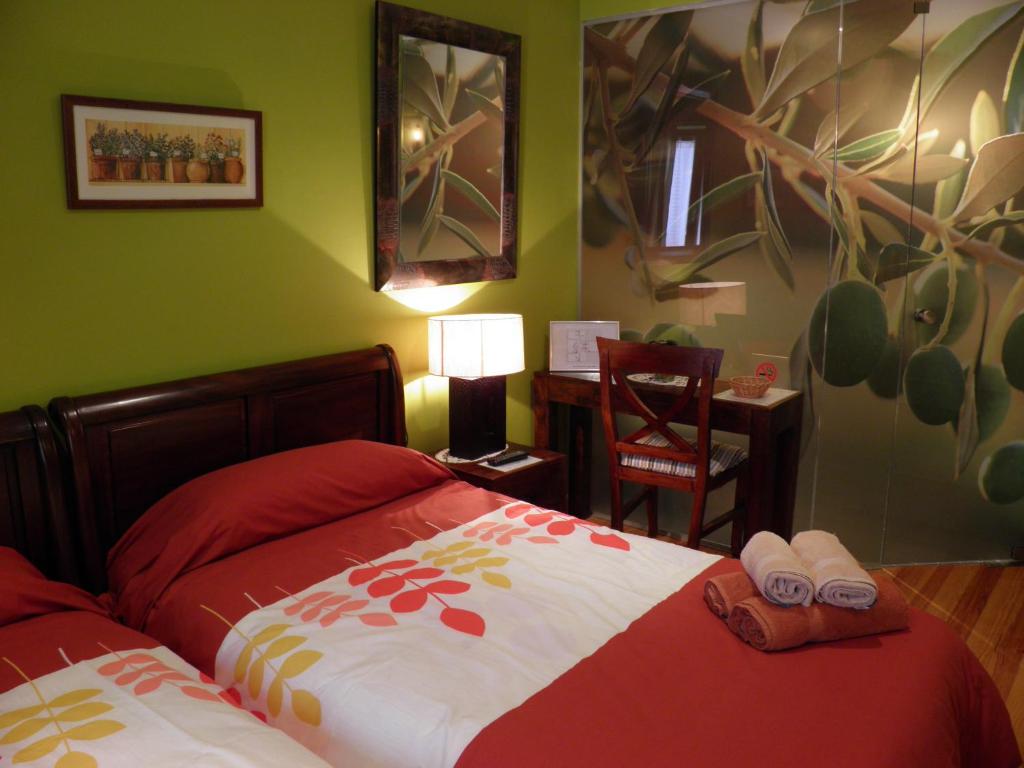 Postel nebo postele na pokoji v ubytování Hostal Rural Txapi Txuri Logis Hotels