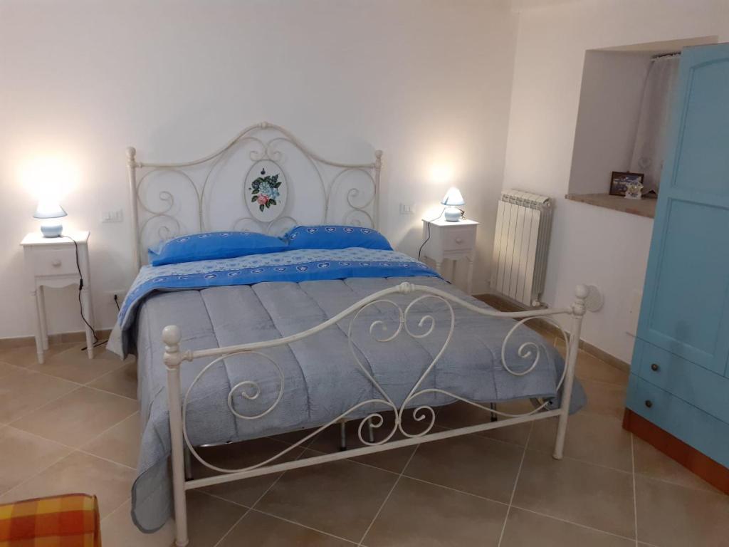A bed or beds in a room at Le Tre Rose