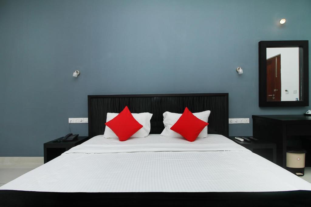 Postel nebo postele na pokoji v ubytování Golden Pier City Hotel