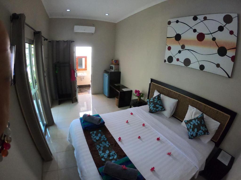 Postel nebo postele na pokoji v ubytování Gili Palms Resort
