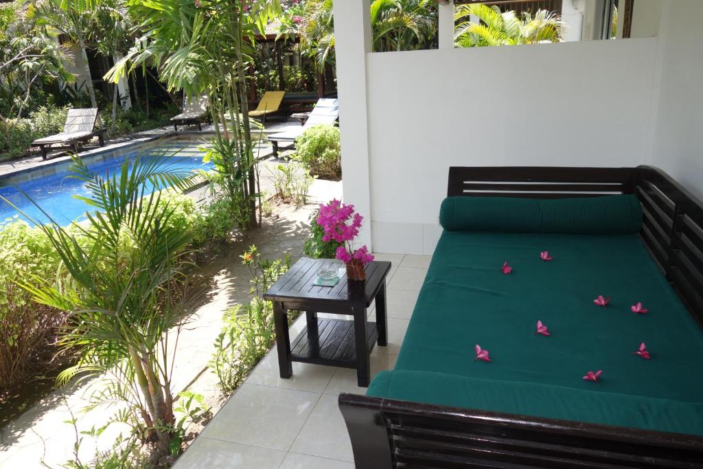 Bazén v ubytování Gili Palms Resort nebo v jeho okolí