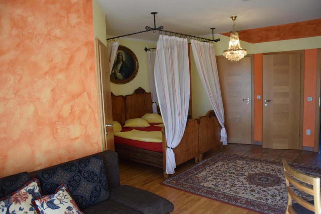 Ένα ή περισσότερα κρεβάτια σε δωμάτιο στο Kerndlerhof