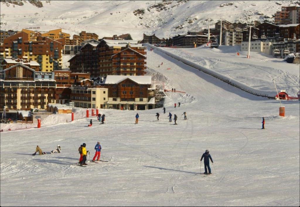 Val Thorens Temple of the Sun - ski in, ski out v zimě
