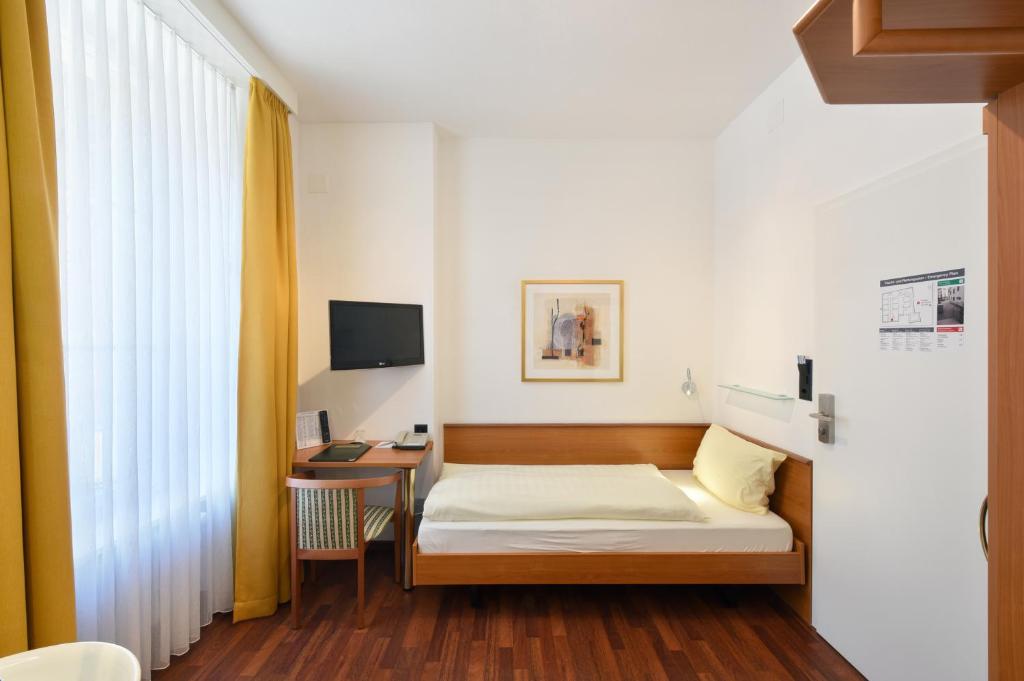 Postel nebo postele na pokoji v ubytování Hotel Engel