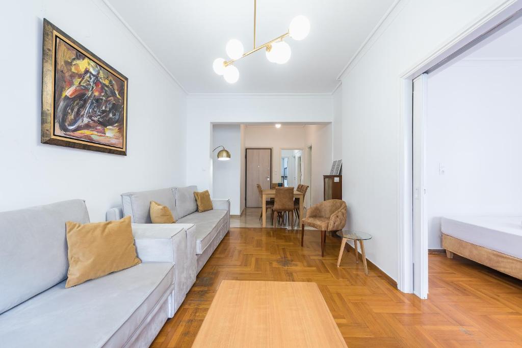 A seating area at Victoria Queens Suites Apartments