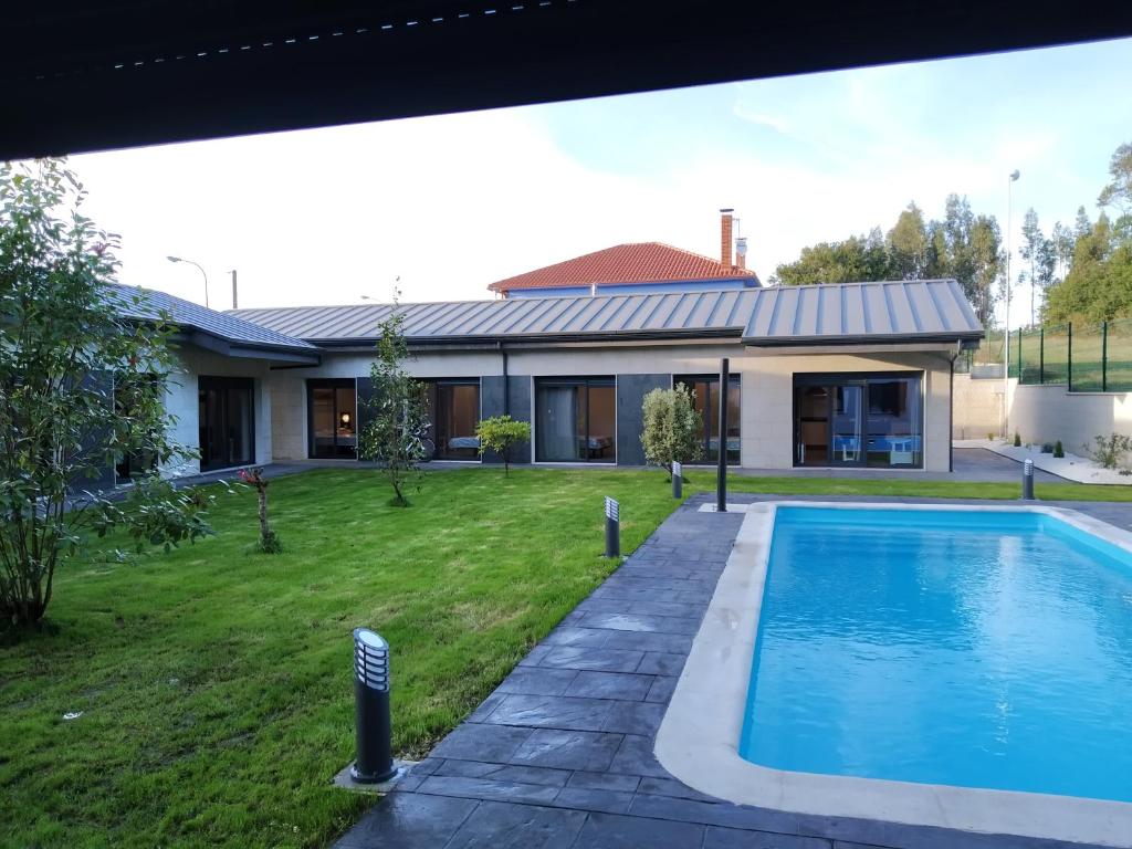The swimming pool at or close to Carballos Altos-Apartamentos Turísticos