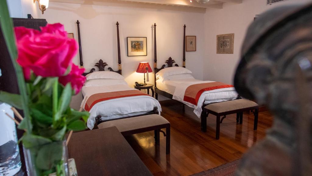 Postel nebo postele na pokoji v ubytování Le Colonial 1506 - Exclusive Luxury Hideaway