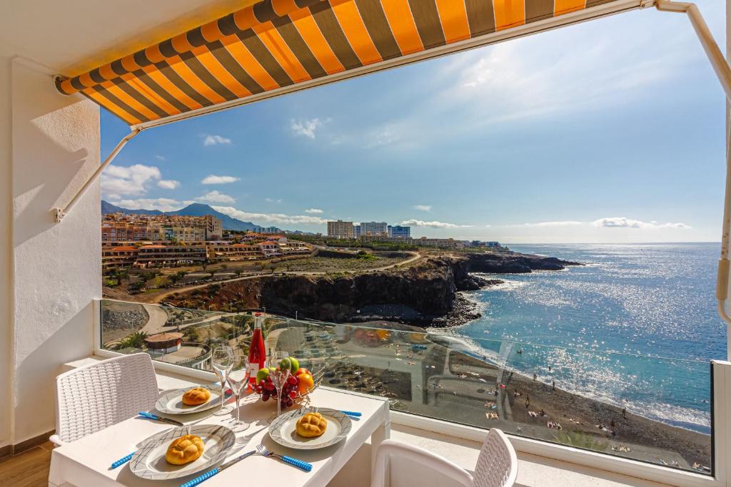 a dining room with a view of the ocean at Amazing view FREE WIFI in Callao Salvaje