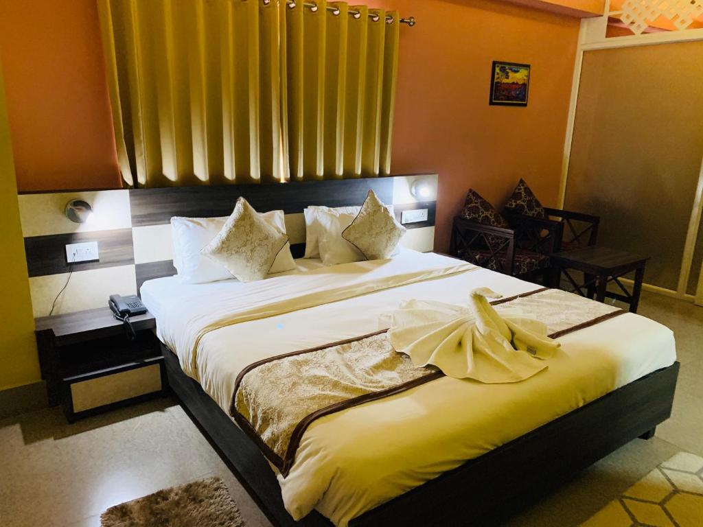 Postel nebo postele na pokoji v ubytování The Loft Hotel, Siliguri