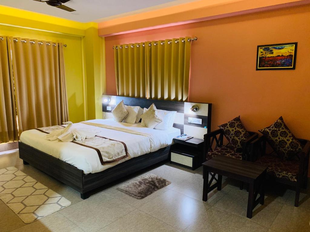 Postel nebo postele na pokoji v ubytování The Loft Hotel, Siliguri